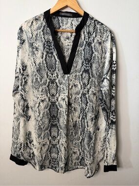 Suzy Shier Black and White Snake Print V-Neck Blouse
